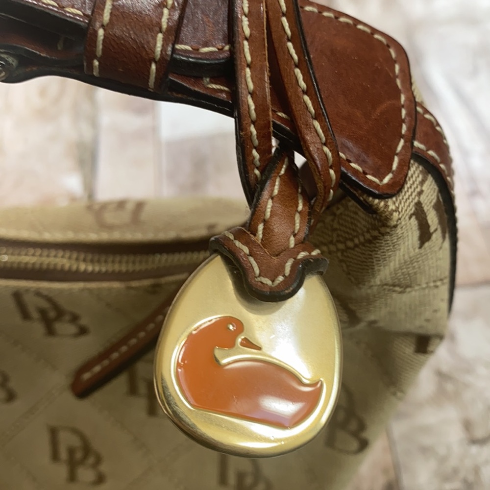 Authentic Dooney & Bourke purse - Picture 4 of 9